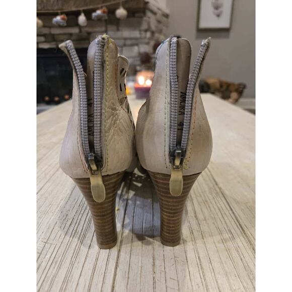 Spring Step Amora Women's Beige Strappy Sandals Size 10 High Heel - Picture 5 of 9